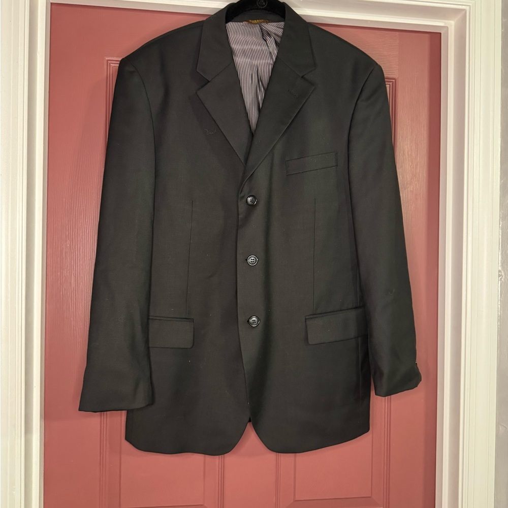 Men's Black Three-Button Suit Jacket - Classic Tailored Blazer